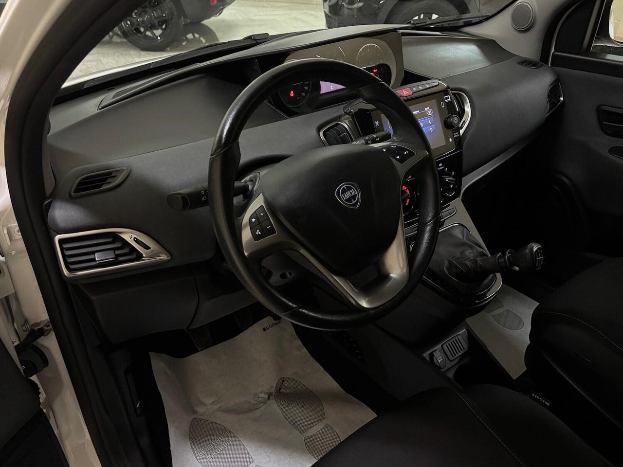Lancia Ypsilon 1.0 FIREFLY 70CV S&S HYBRID GOLD