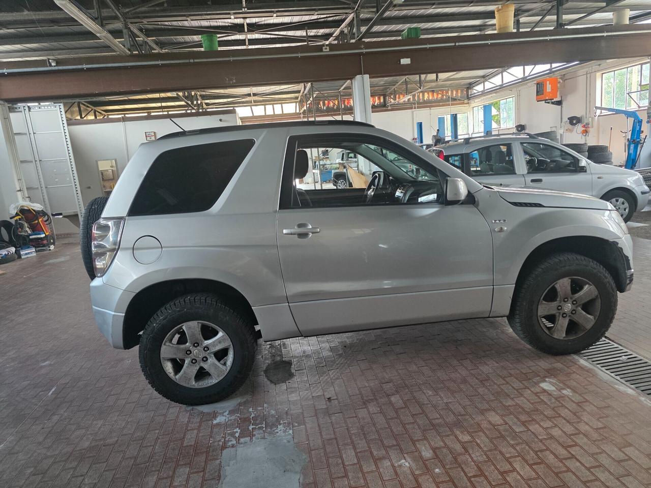 Suzuki Grand Vitara 1.9D 3 porte gancio traino