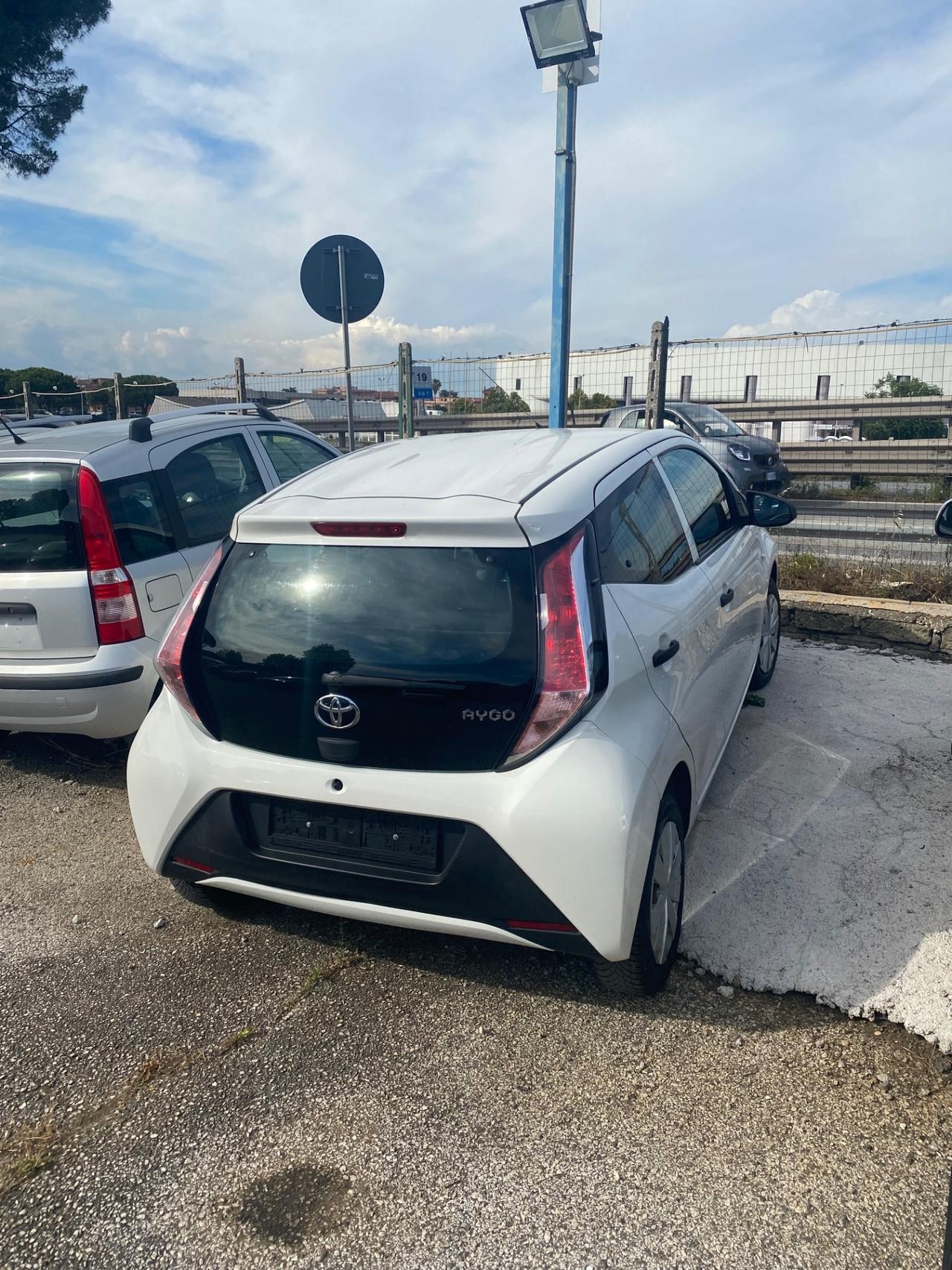Toyota Aygo 1.0 VVT-i 69 CV 5 porte x-clusiv