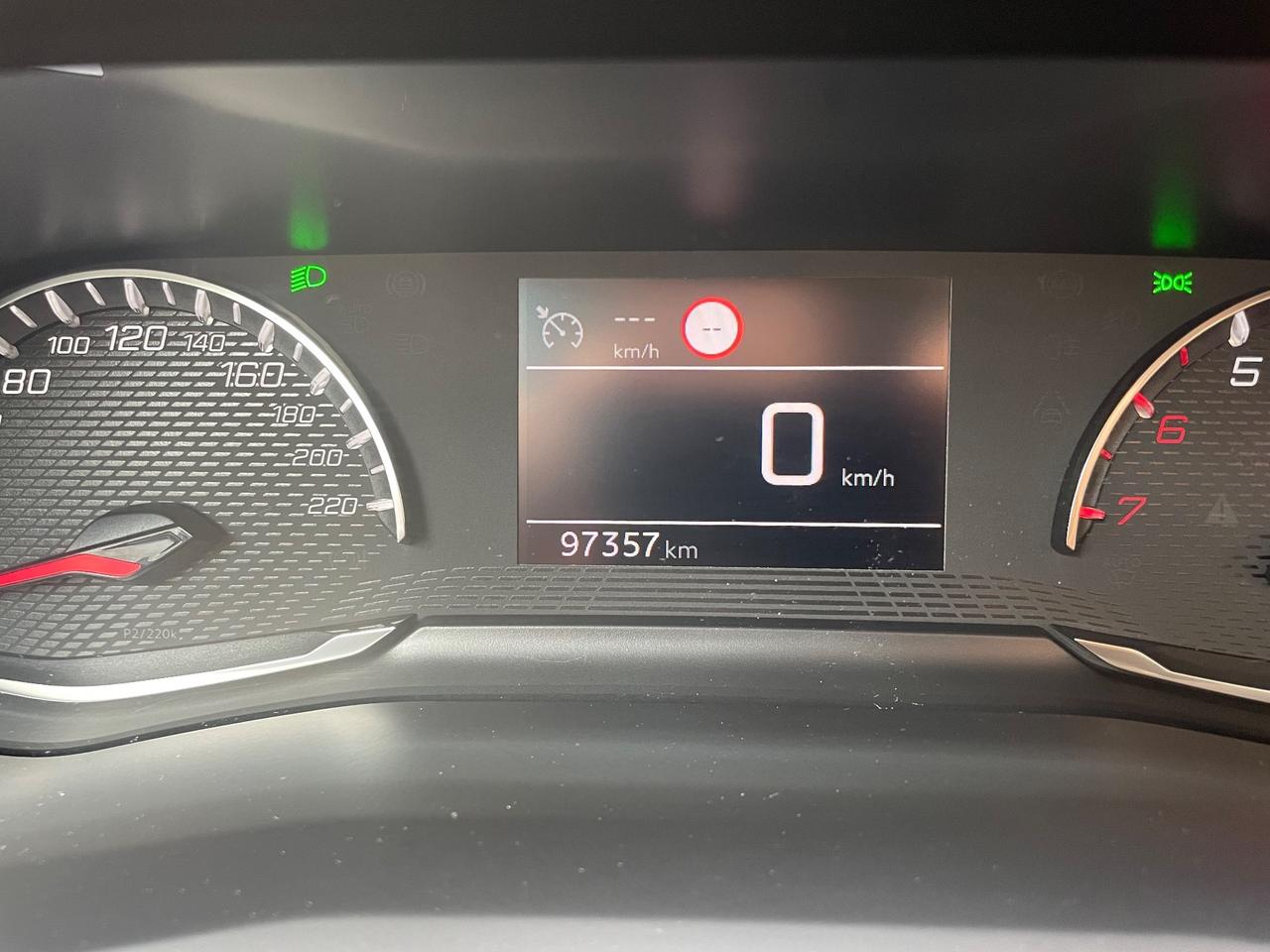 Peugeot 2008 BlueHDi 110 S&S Allure Pack