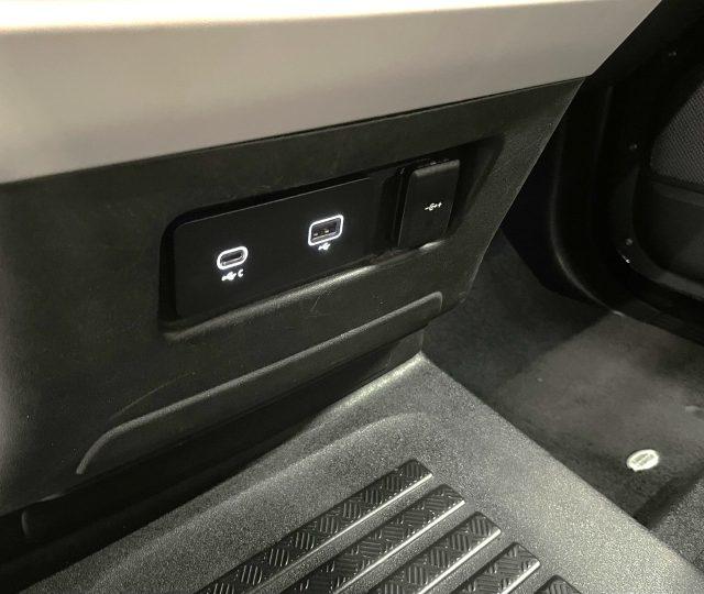 LAND ROVER Defender 110 2.0 SD4 AWD HSE