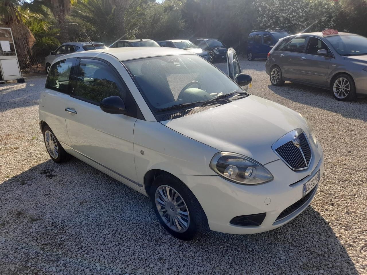 Lancia Ypsilon 1.2 69 CV Unyca