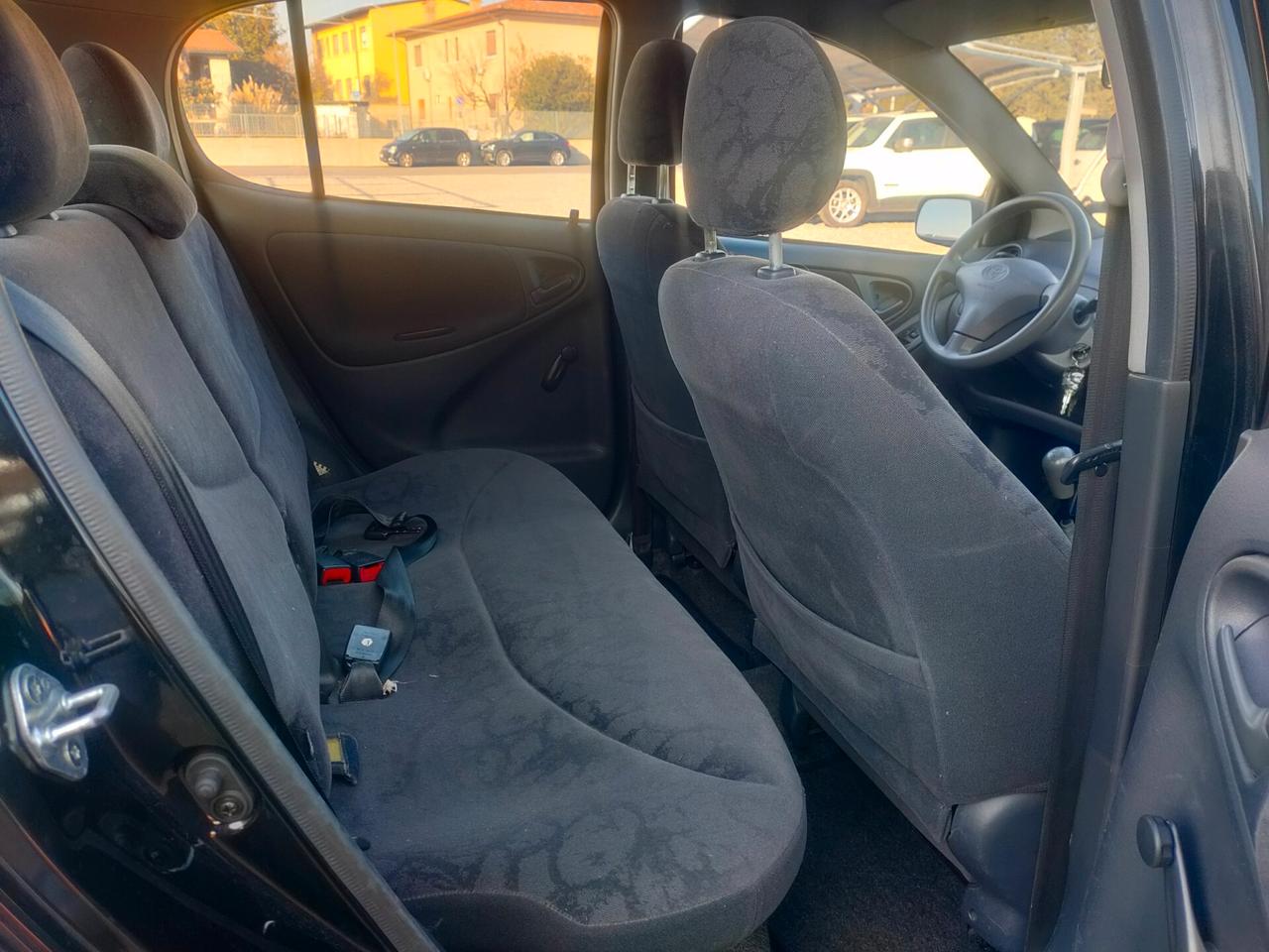 Toyota Yaris 1.0i 16V cat 5 porte