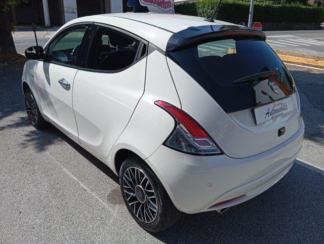 LANCIA Ypsilon 1.0 FireFly 5 porte Hybrid Platino Pari al Nuovo