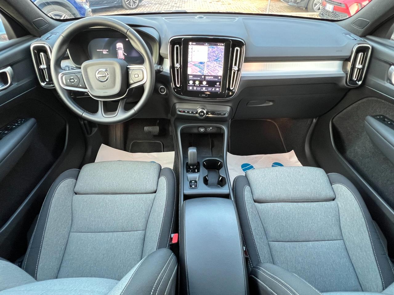 Volvo XC40 B3 automatico Plus Dark
