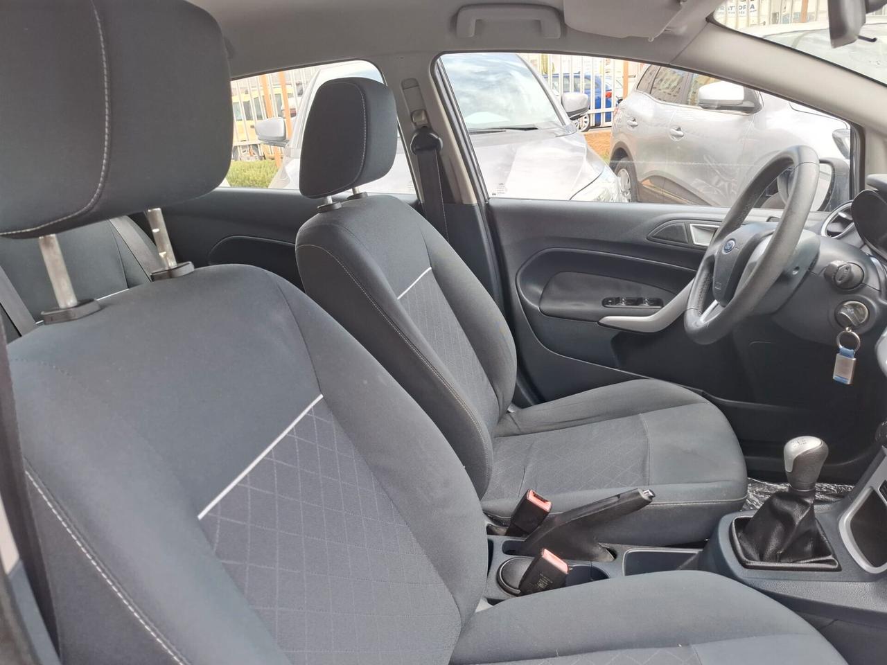 Ford Fiesta TITANIUM 1.4 TDCi 70CV 5 porte