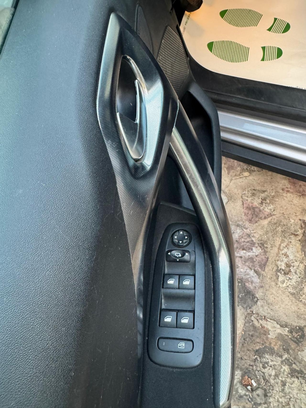 Peugeot 2008 1.6 e-HDi 115 CV Stop&Start Féline