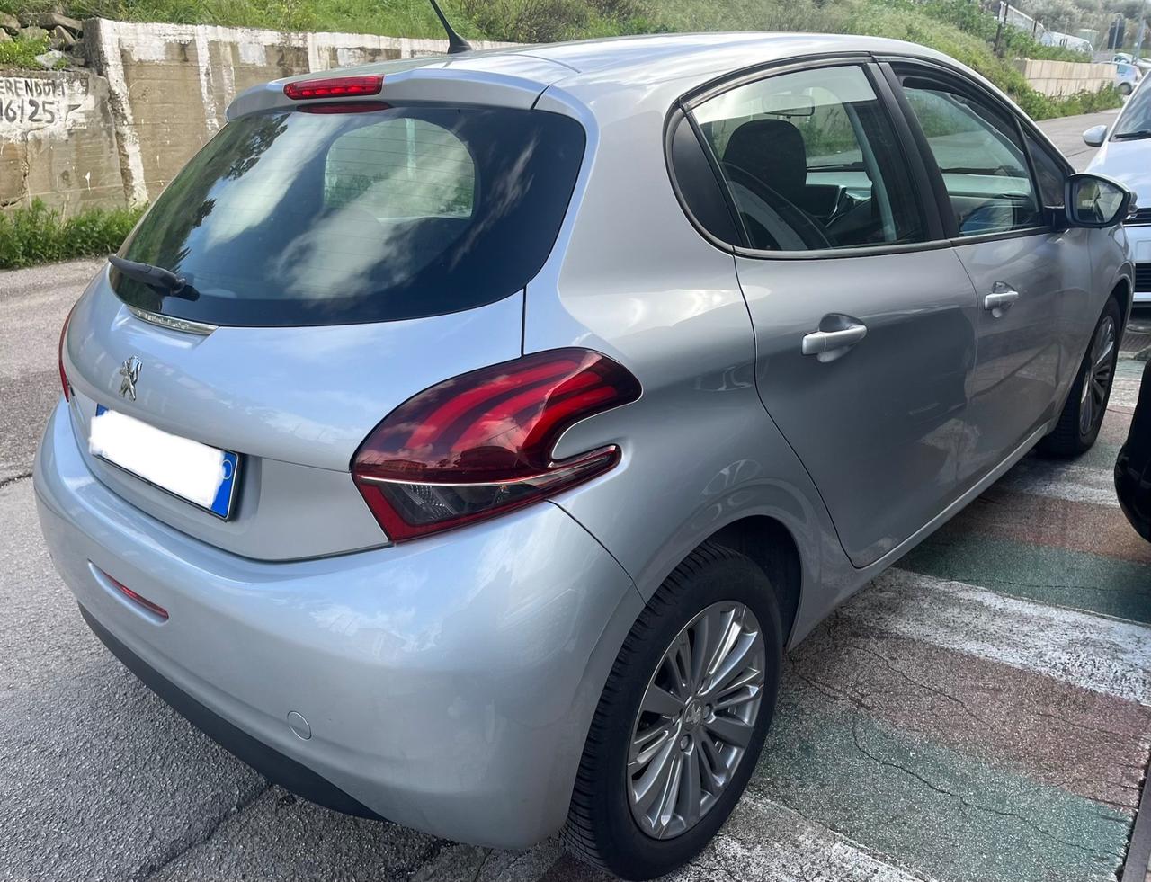 Peugeot 208 BlueHDi 75 5 porte Allure