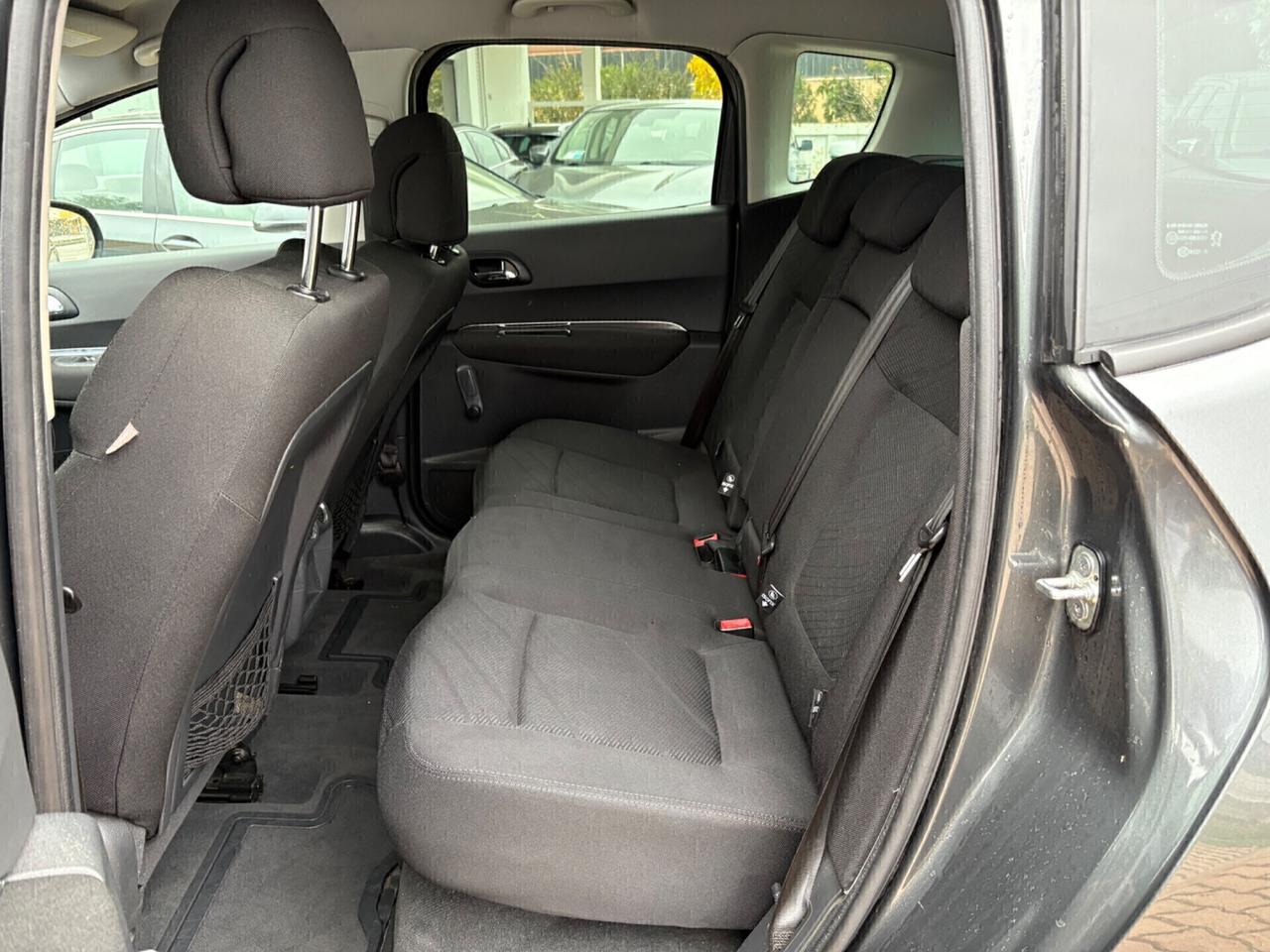Peugeot 3008 1.6 HDi 110CV cambio robotizzato Business