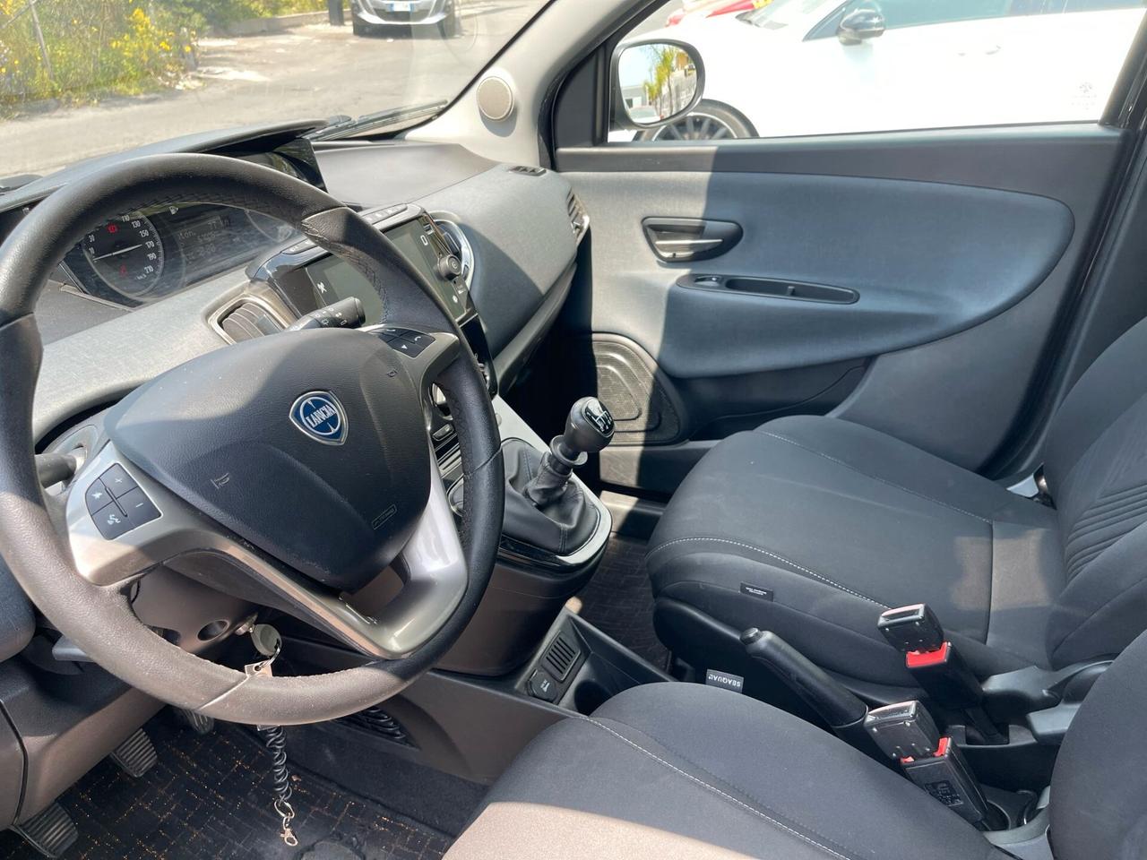 Lancia Ypsilon 1.0 FireFly 5 porte S&S Hybrid Ecochic Gold