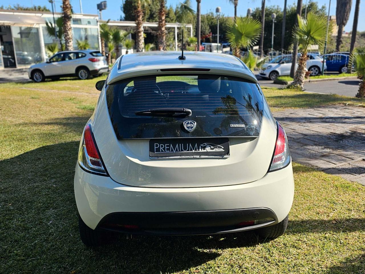 Lancia Ypsilon 1.0 FireFly 5 porte S&S Hybryd Gold