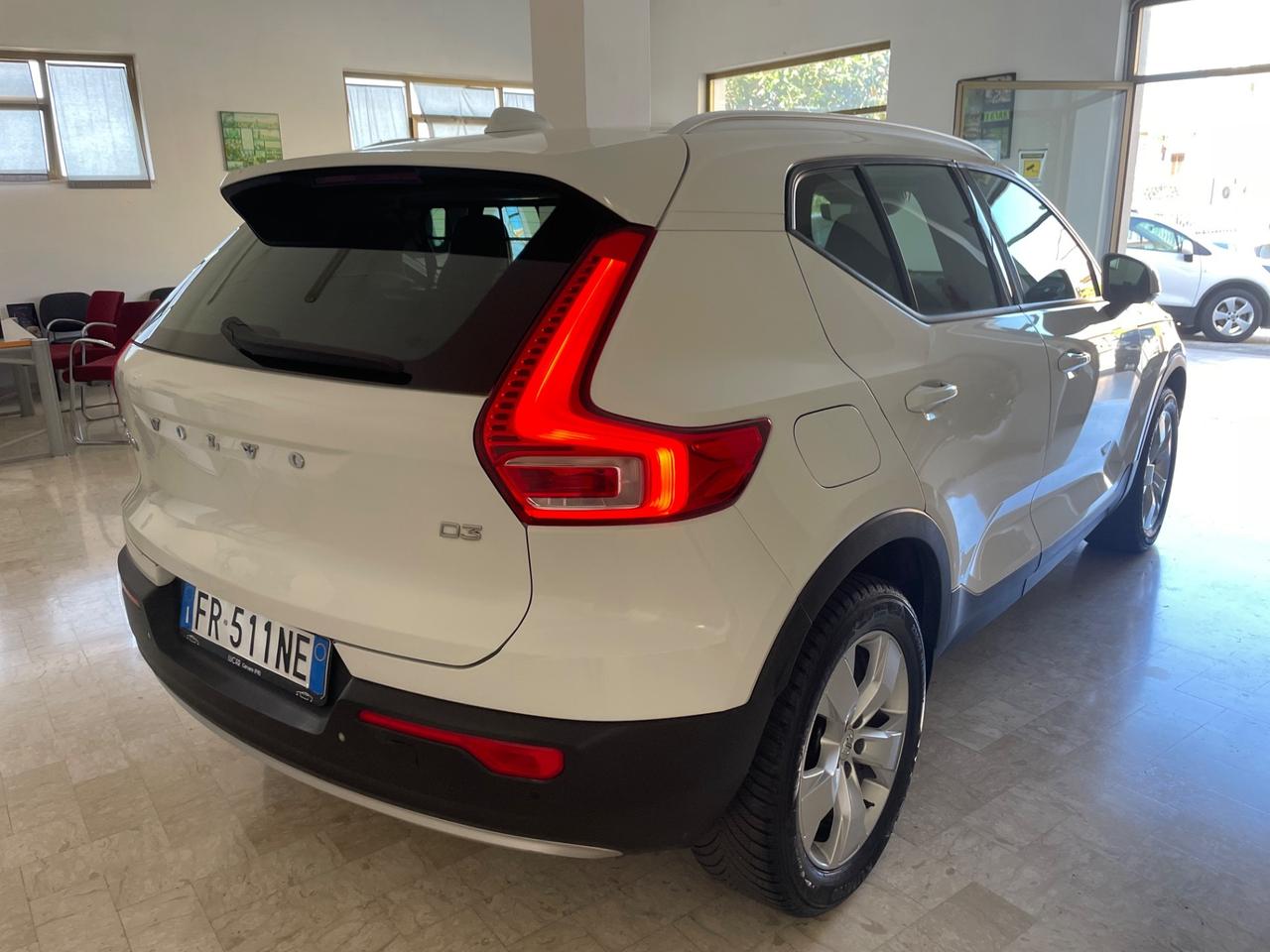 Volvo XC40 D3 Momentum “MANIACALE”
