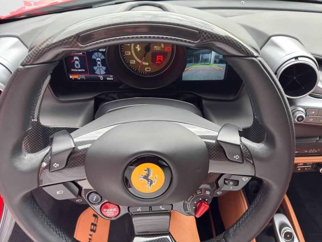 Ferrari F8 3.9 SOLLEVATORE FULL CARBON ITALIANA !