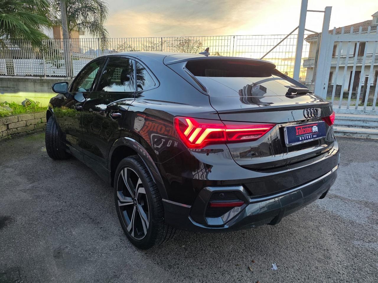 Audi Q3 35 TDI S tronic Identity Black