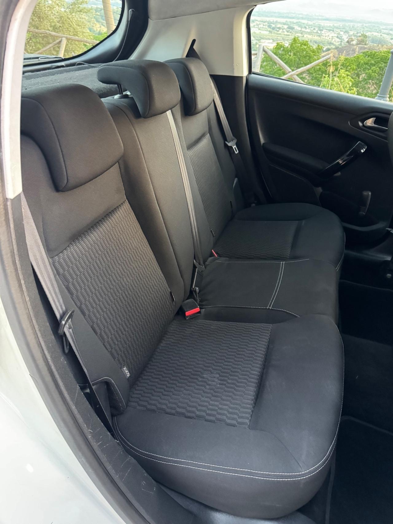 Peugeot 208 1.4 HDi 68Cv Euro6 2015