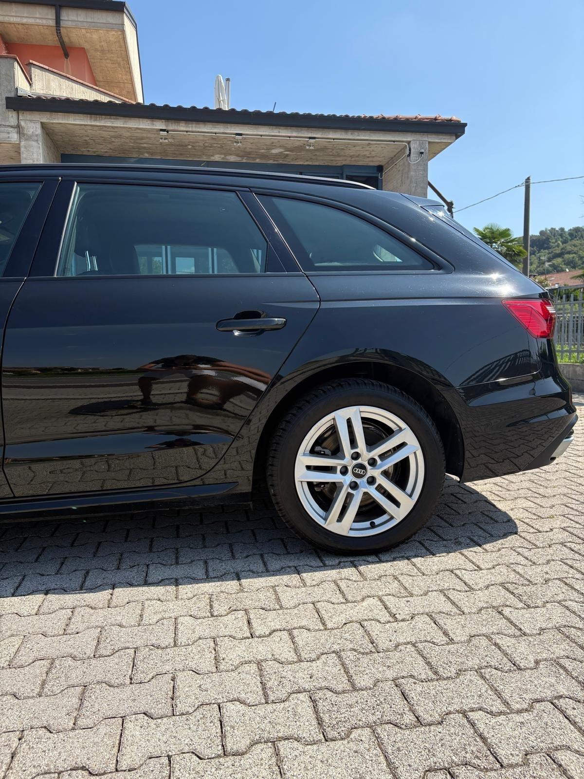 Audi A4 Avant 40 TDI quattro S tronic Business Advanced