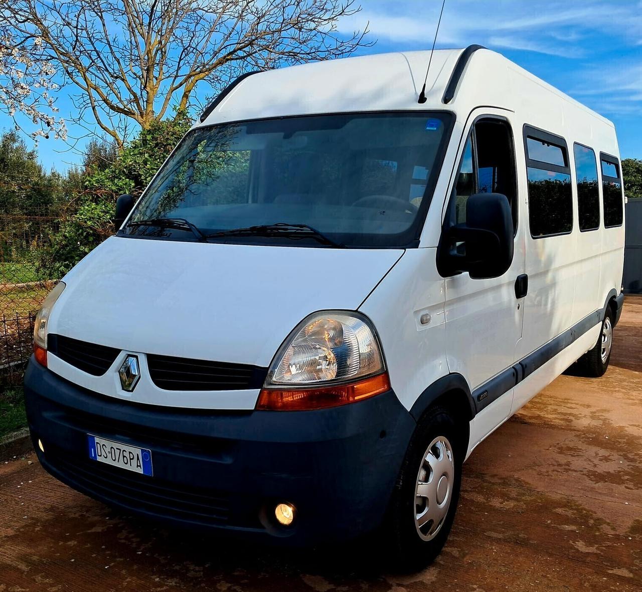 Renault Master 9 posti 4 carrozzine trasporto disabili pedana elettroidraulica