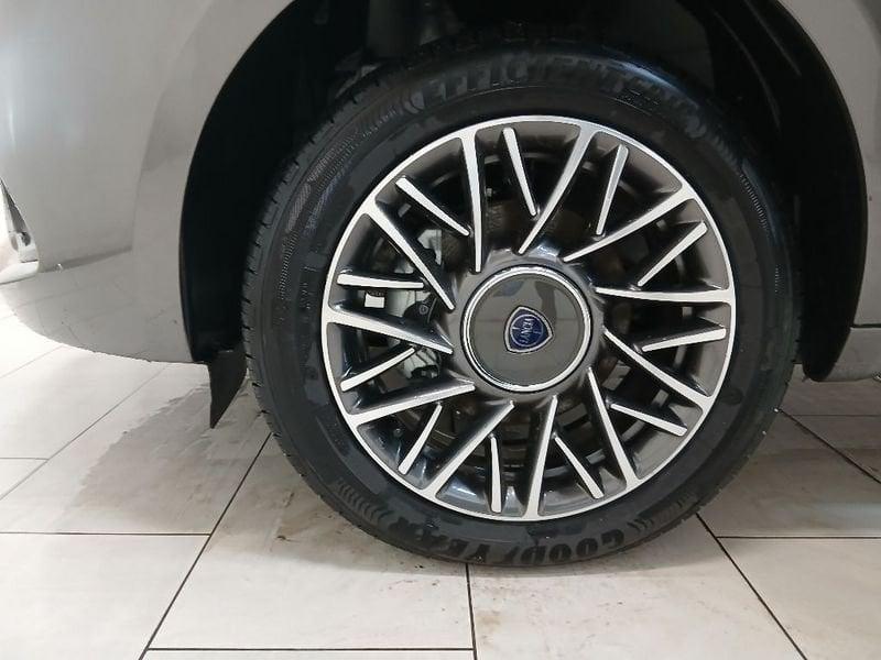 Lancia Ypsilon 1.0 firefly hybrid Gold Plus s&s 70cv
