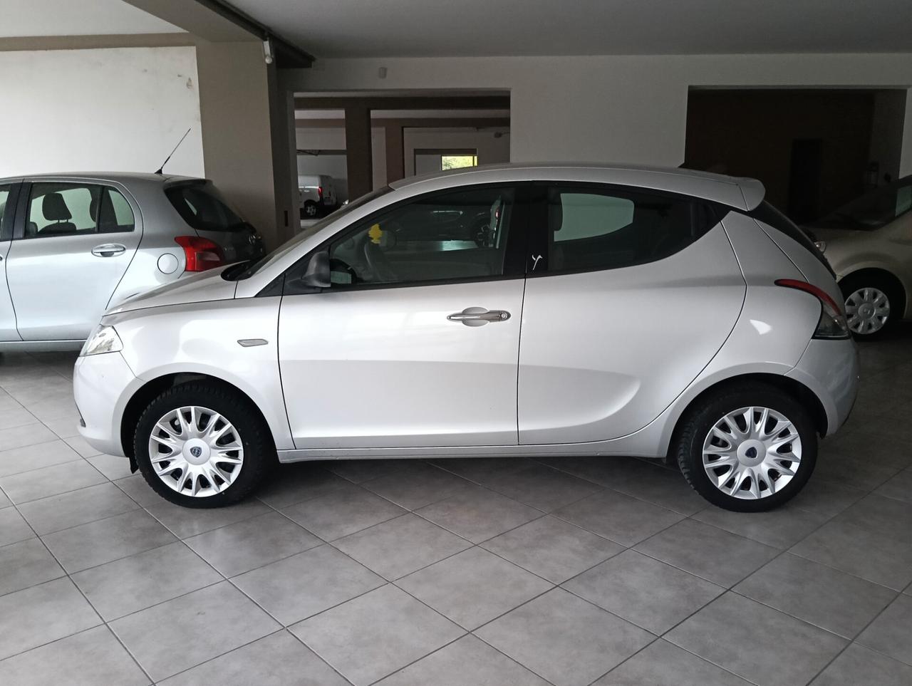 Lancia Ypsilon 1.2 69 CV 5 porte S&S Silver
