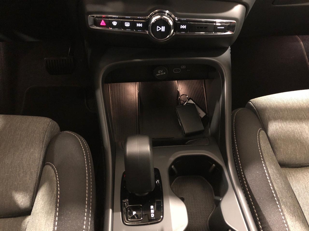 VOLVO XC40 2.0 b3 Core auto