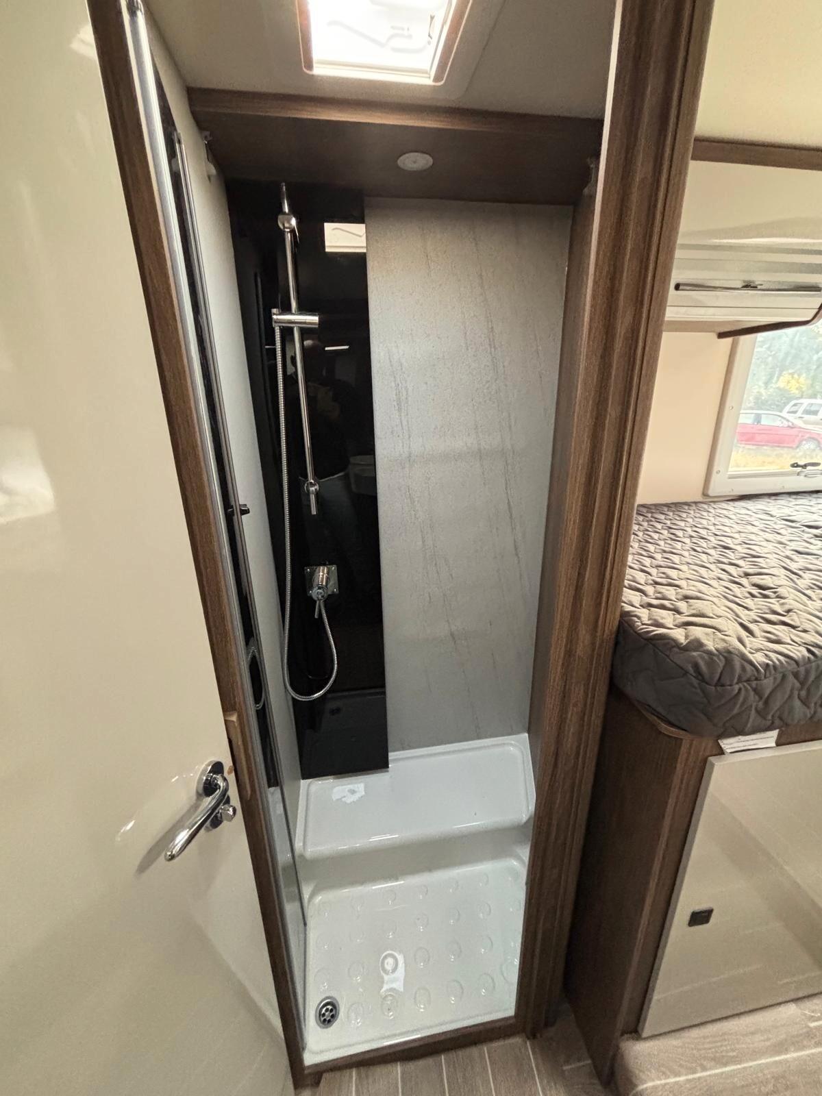 Ci International Magis 87 Integral camper
