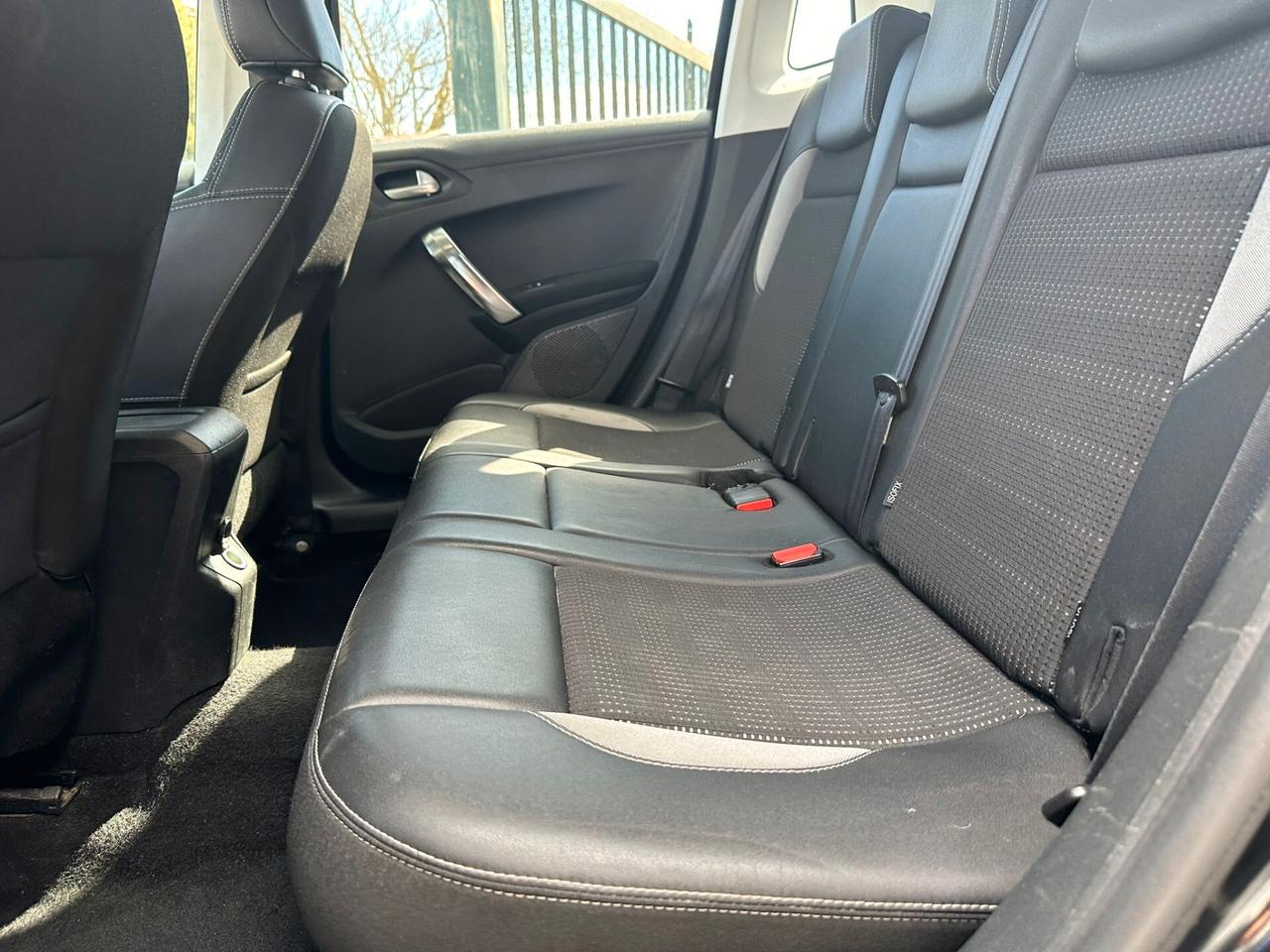 Peugeot 2008 BlueHDi 120 S&S Allure