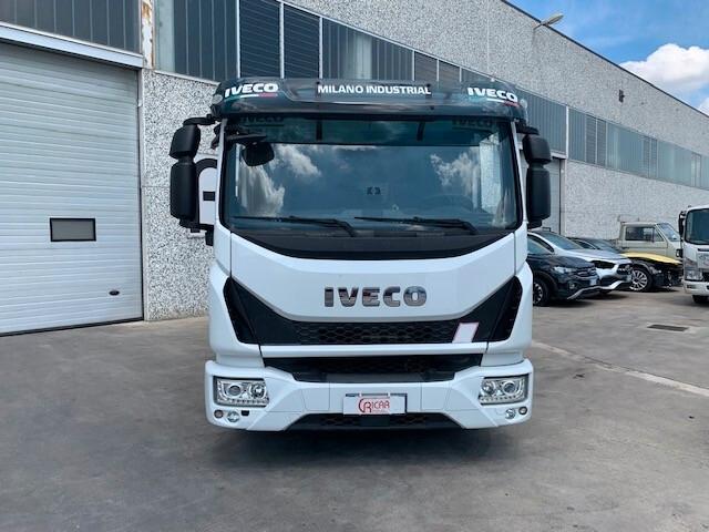 Iveco Eurocargo con GRU e cassone fisso