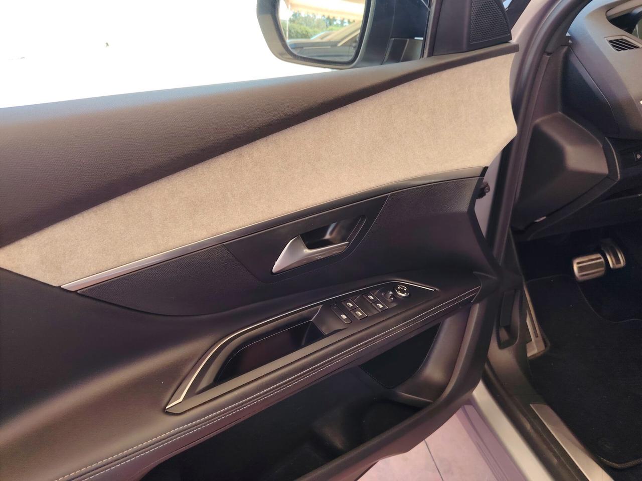 Peugeot 5008 BlueHDi 130 EAT8 GT Pack FULL 7 posti