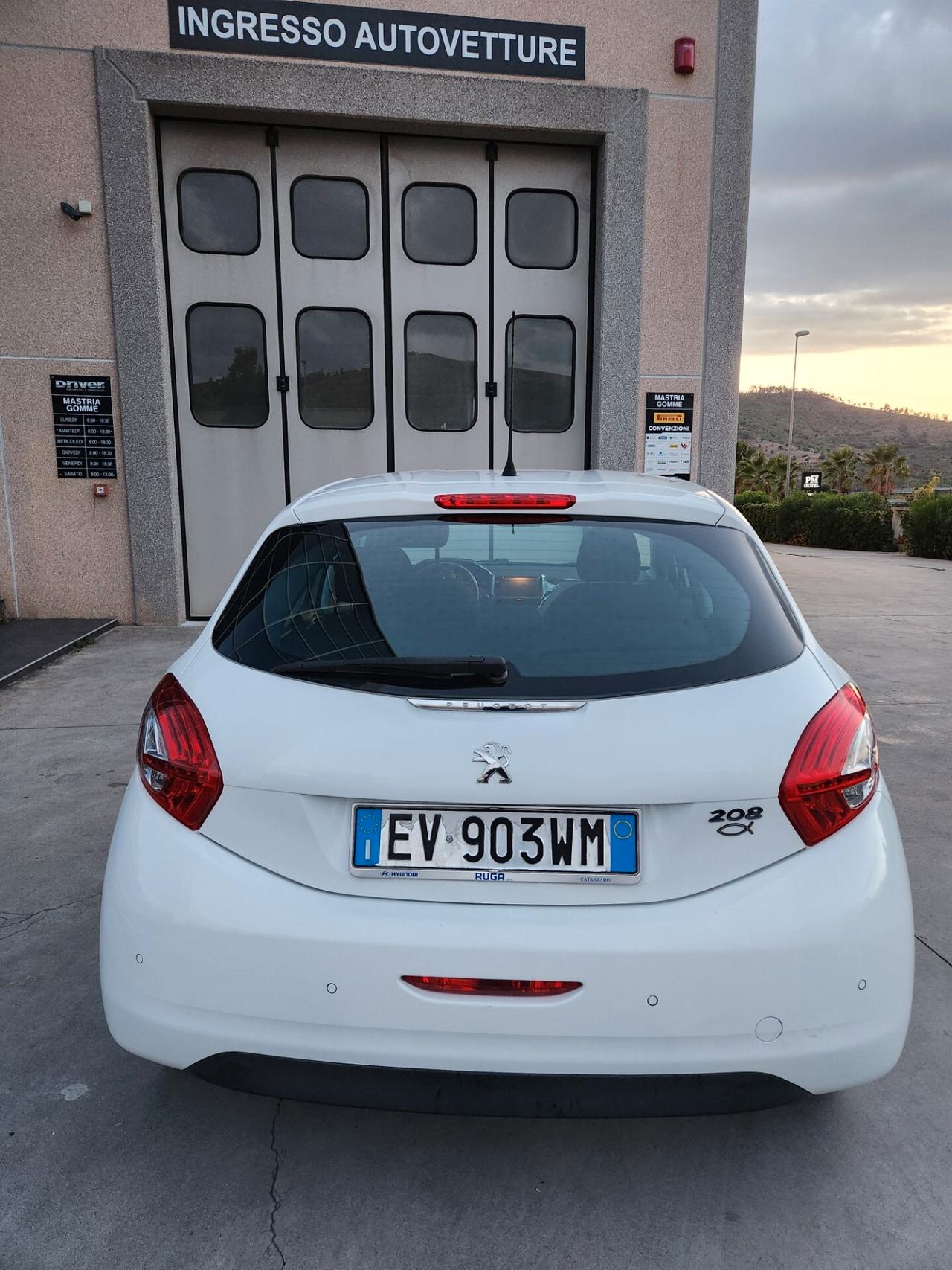 Peugeot 208 1.4 HDi 68 CV 5 porte Allure