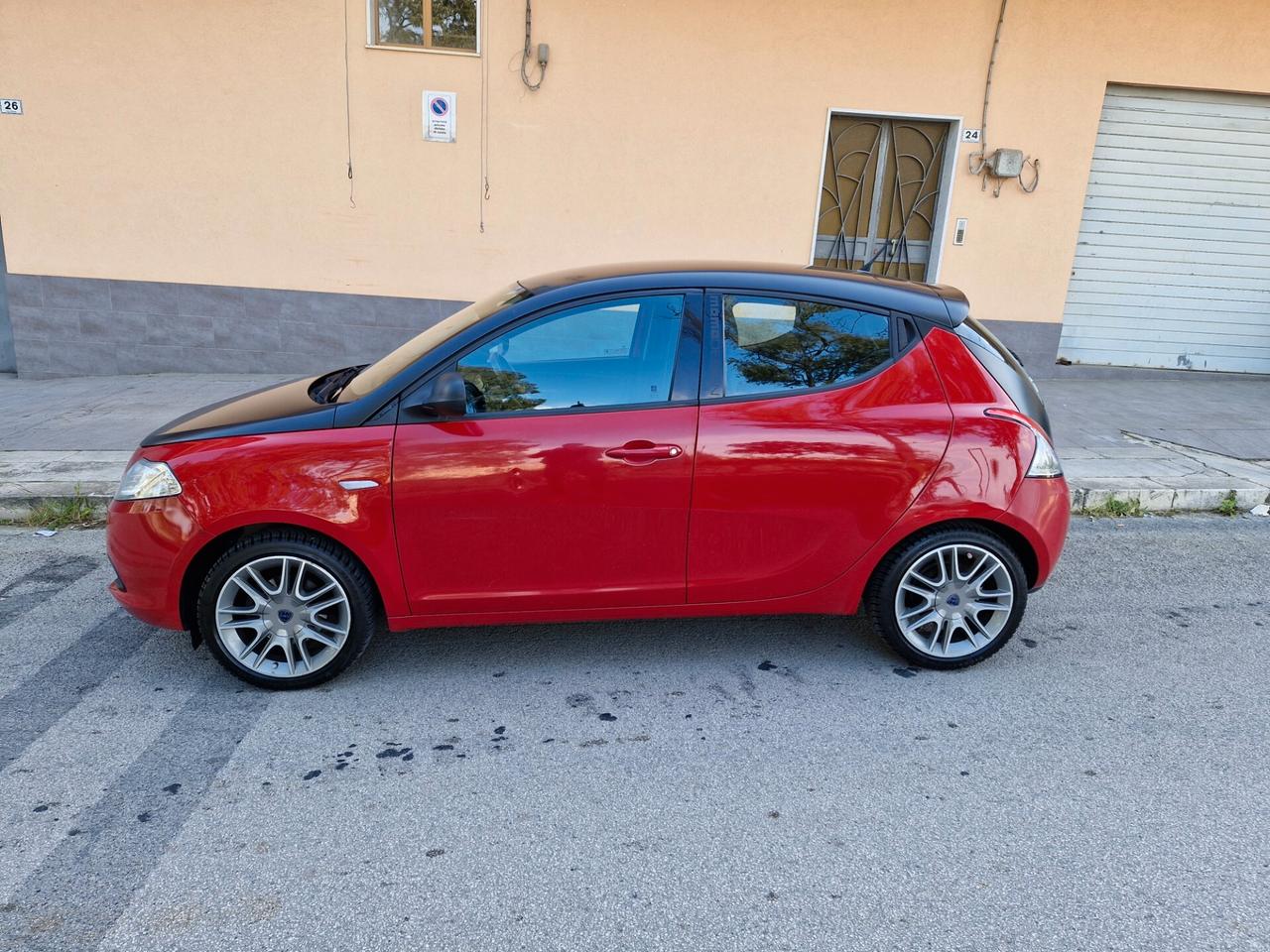 Lancia Ypsilon 1.3 MJT 16V 95 CV 5 porte S&S S Momodesign
