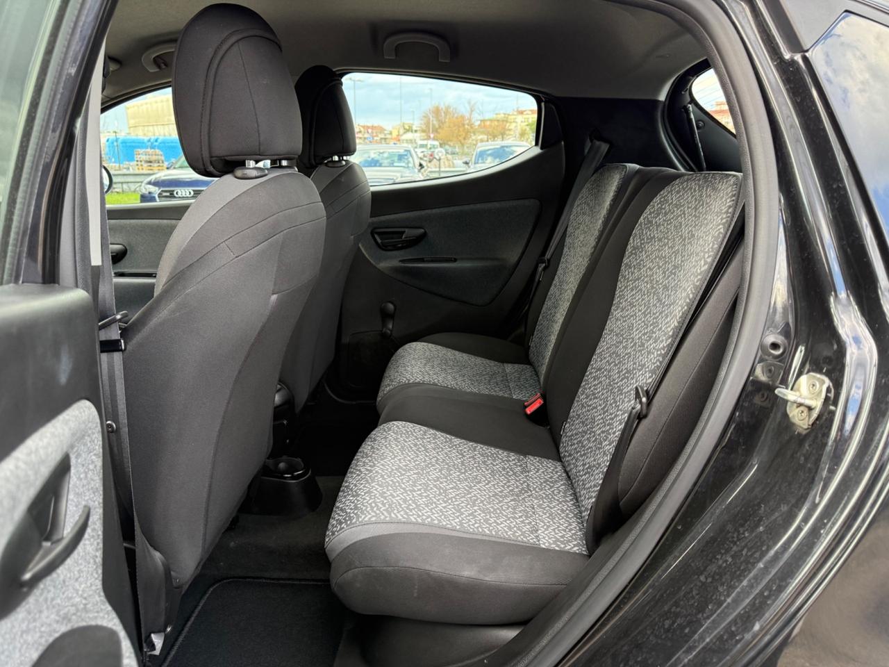 Lancia Ypsilon 1.0 FireFly 5 porte S&S Hybrid Ecochic Silver