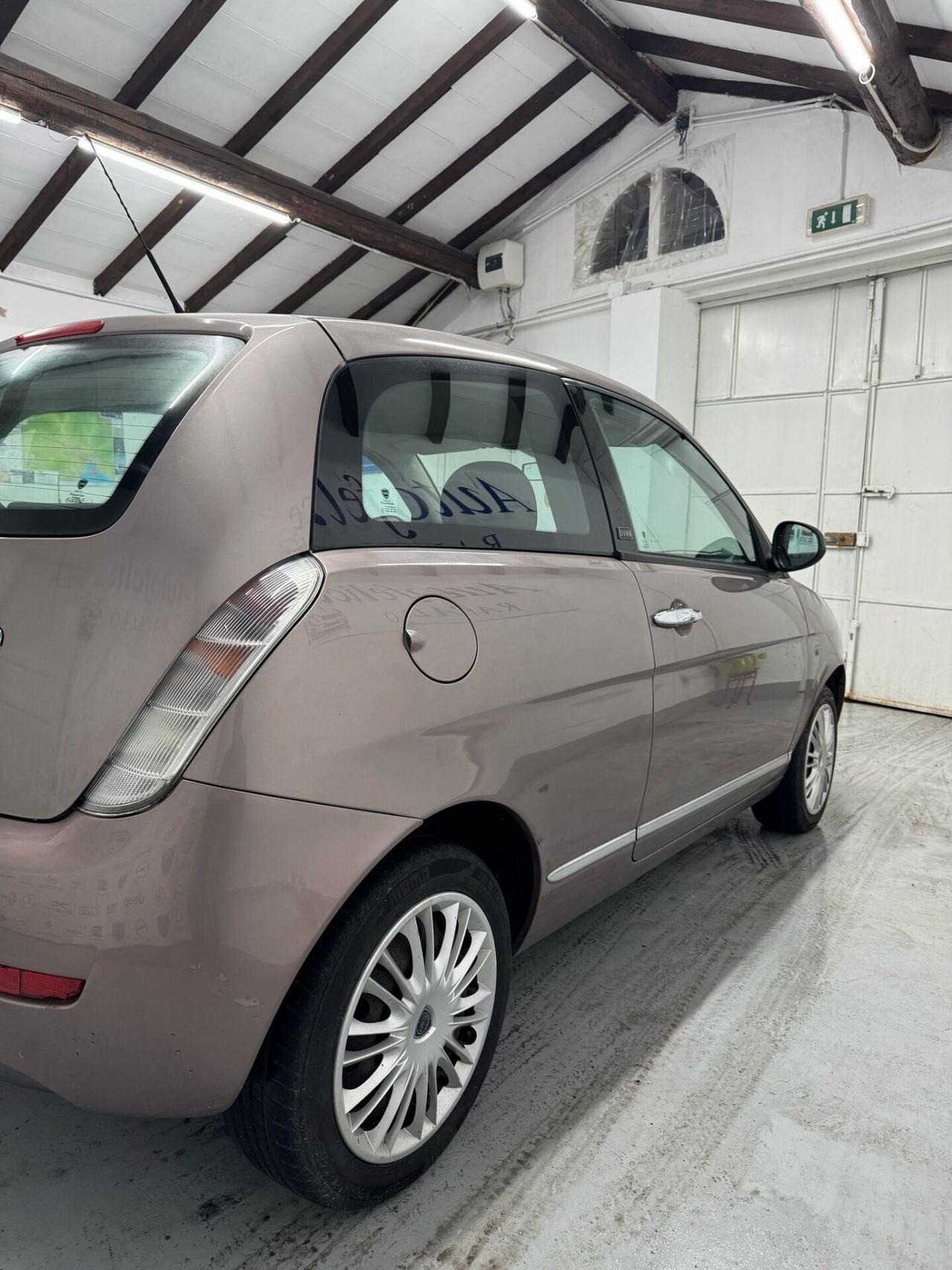 Lancia Ypsilon 1.2 platinum