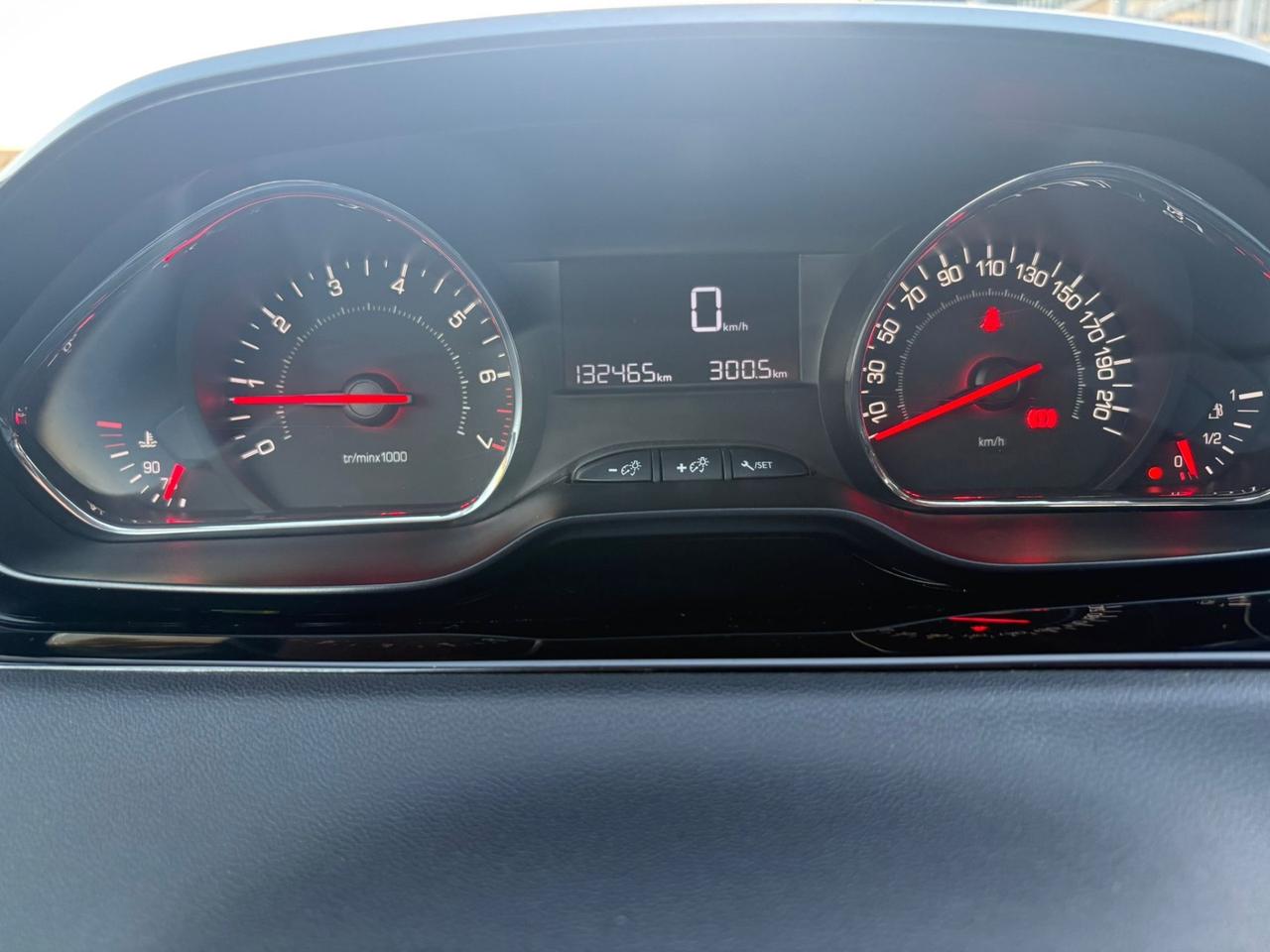 Peugeot 208 1200 Unipro 2015
