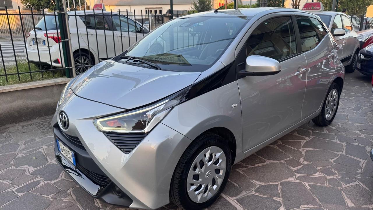 Toyota Aygo Connect 1.0 VVT-i 72 CV 5 porte x-cool MMT