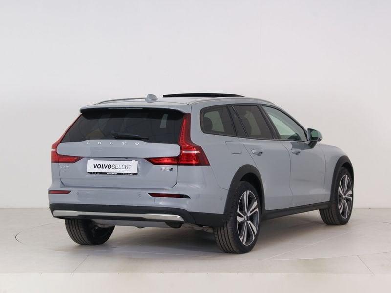 Volvo V60 Cross Country B5 AWD automatico Plus Dark