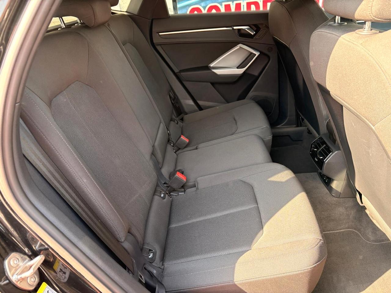 Audi Q3 35 TFSI Business Advanced Black Edition