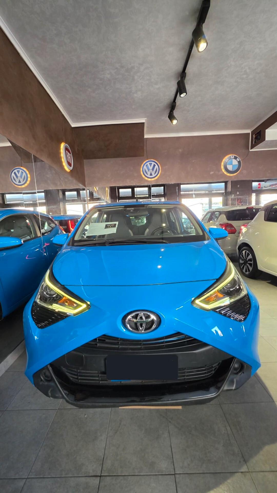 Toyota Aygo Connect 1.0 VVT-i 72 CV 5 porte x-clusiv