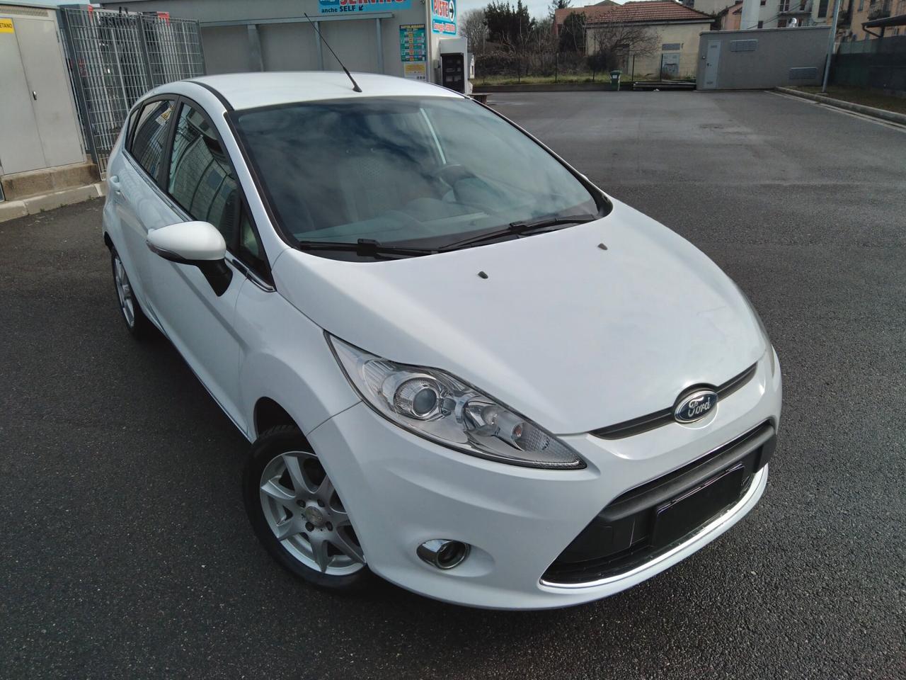 Ford Fiesta 1.2 82 CV 5 porte Titanium x neopatentati