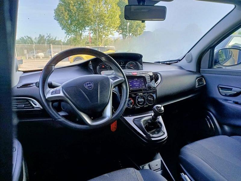 Lancia Ypsilon 1.0 firefly hybrid Gold s&s 70cv 5 Porte 1.0 FireFly Hybrid 70cv Gold S&S
