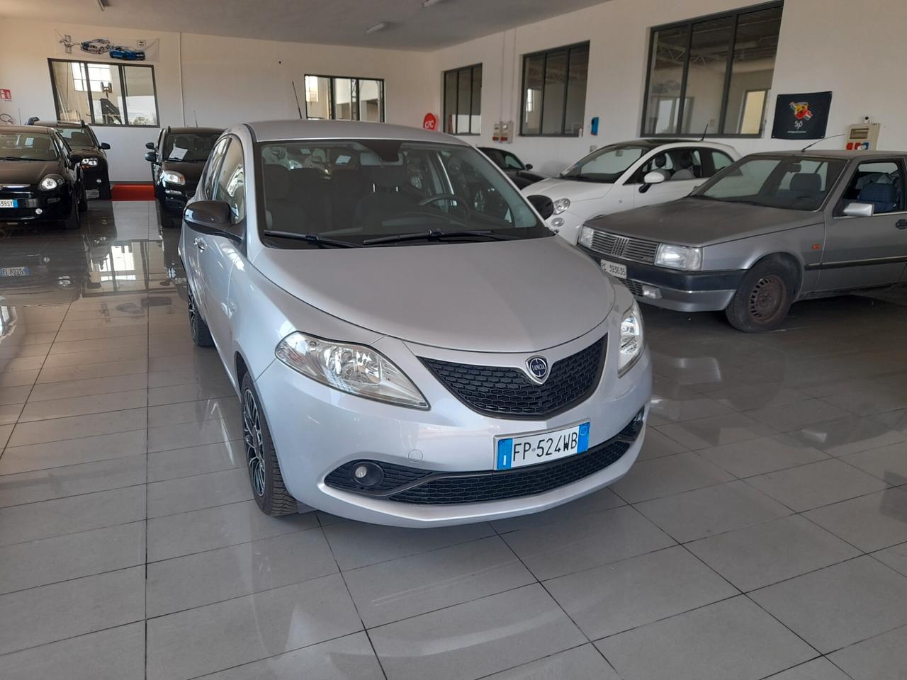 Lancia Ypsilon 1.2 69 CV 5 porte S&S Platinum