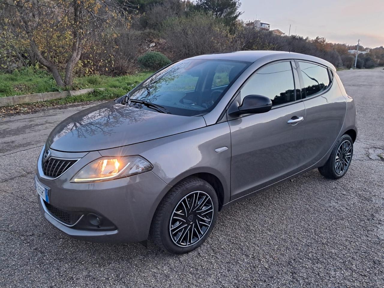 Lancia Ypsilon 1.0 FireFly 5 porte S&S Hybrid Ecochic Gold