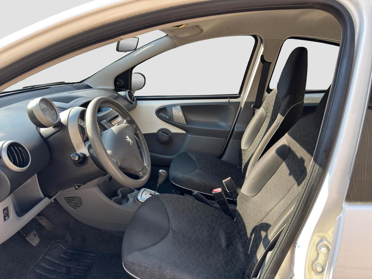 Peugeot 107 1.0 68cv 12v Active 5p automatica 2012