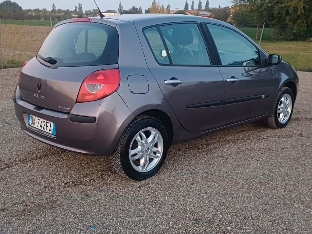 Renault Clio 1.2 16V 5 porte Le Iene
