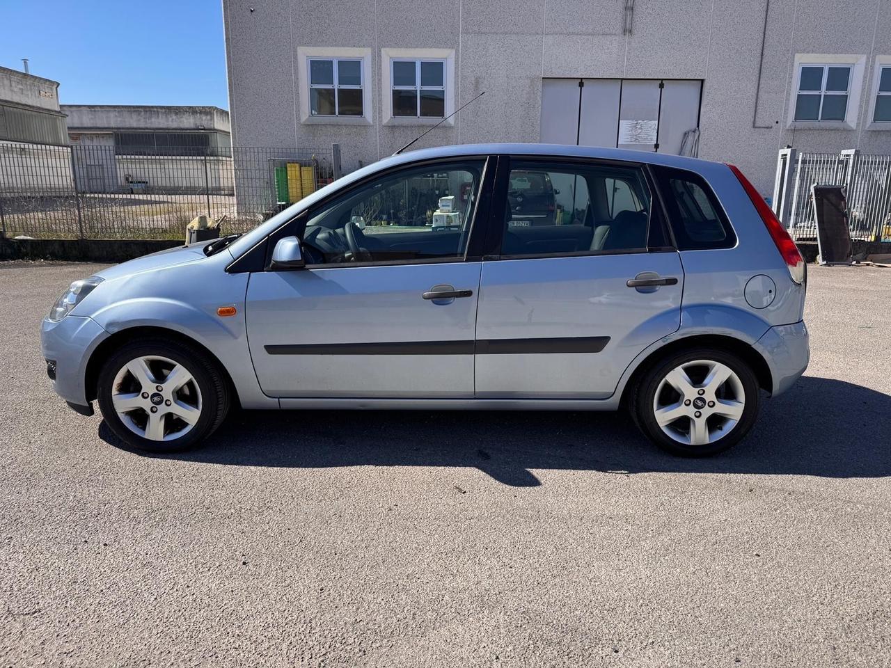Ford Fiesta 1.2 16V 5p. Ghia km 144000