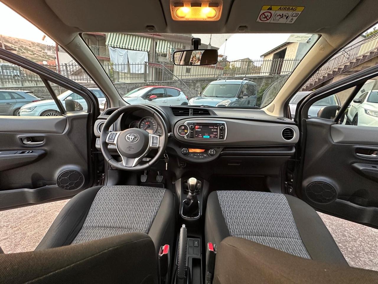 Toyota Yaris 1.3 5 porte Lounge Multidrive S