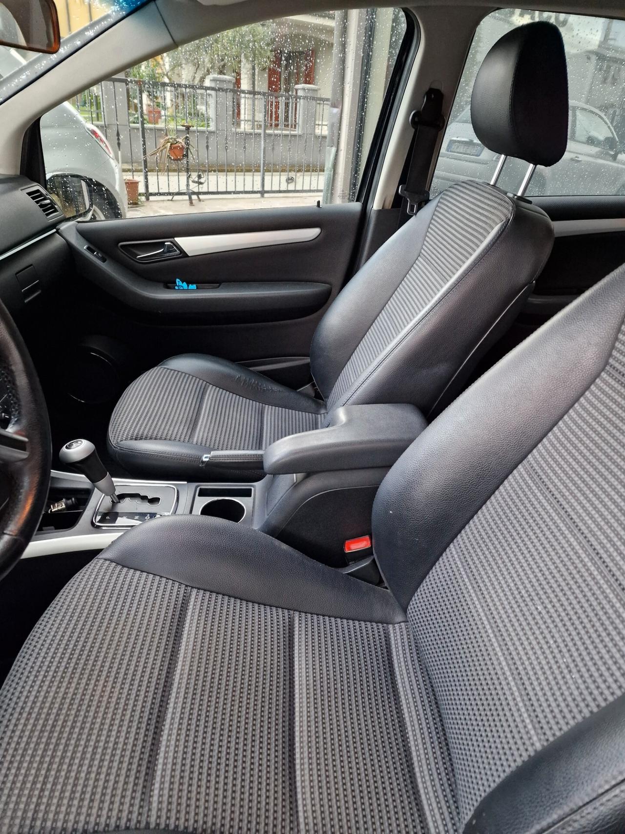 Mercedes-benz B 200 CDI PER NEOPATENTATI E CAMBIO AUTOMATICO