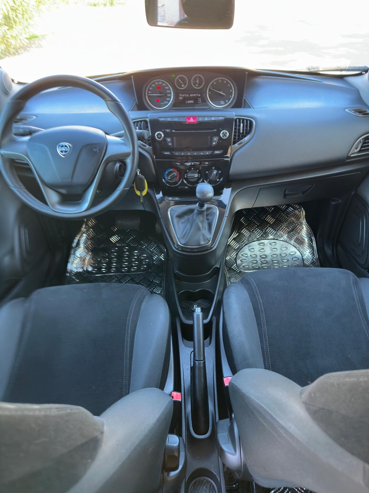 Lancia Ypsilon 0.9 TwinAir 85 CV 5 porte S&S DFN Platinum