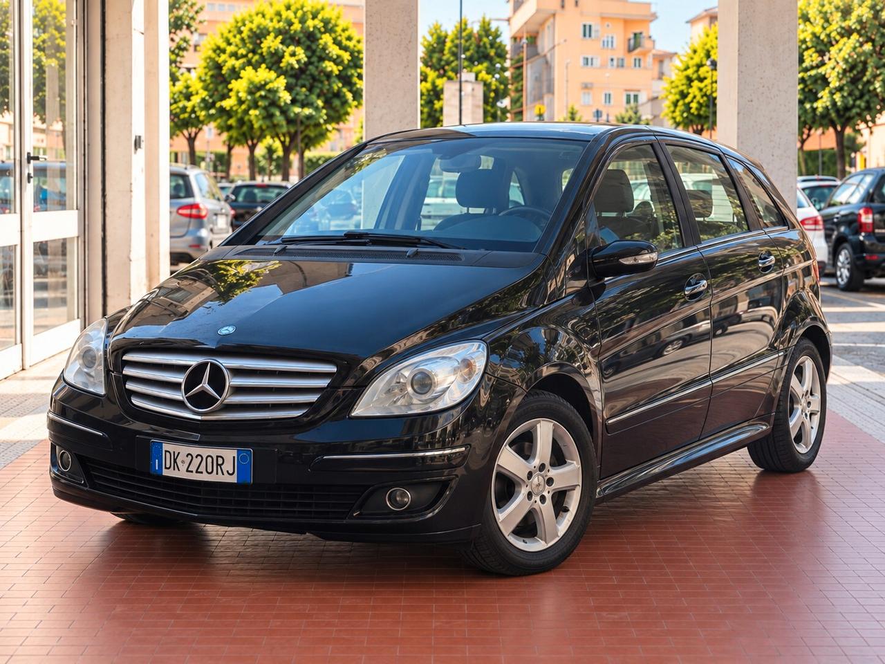 Mercedes-benz B 200 CDI SportMercedes-Benz B 200 CDI Premium Automatica – 140 CV – € 2.890Cambio automatico – 178.000 km – Doppie chiavi – Garanzia 12 mesi