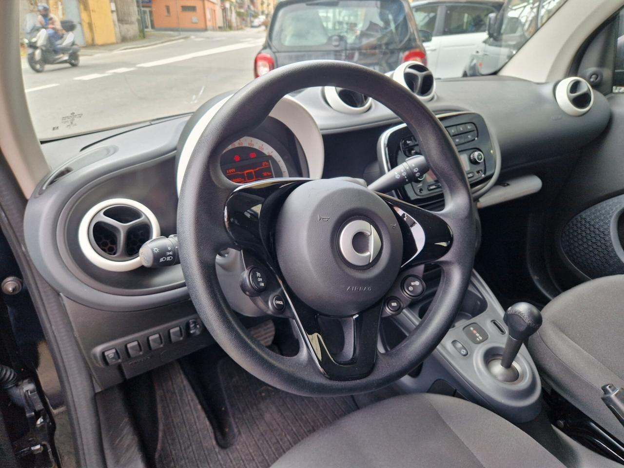 Smart ForTwo 70 1.0 Youngster doppia frizione cambio automatico a 6 marce fatturabile