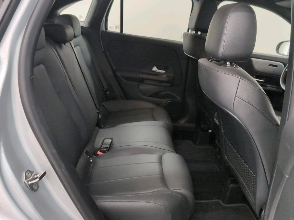 MERCEDES-BENZ GLA 200D 150CV AUTOMATIC BUSINESS LINE ( FARI LED - CRUISE - PELLE - NAVI PREMIUM - PARK ASSIST - TELECAMERA POST. )